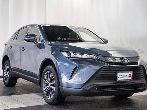 Used 2021 Toyota Venza LE image 1