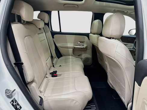 Used 2022 Mercedes-Benz GLB 250 4MATIC image 27