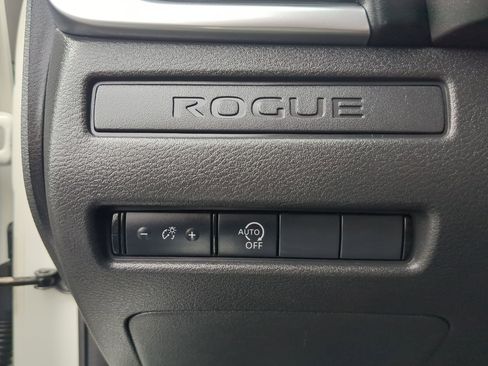 Used 2023 Nissan Rogue S image 18