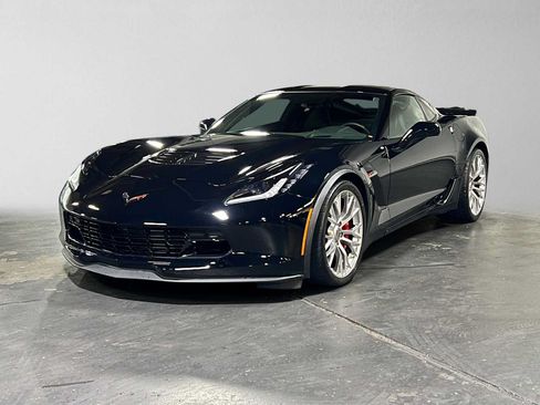 Used 2015 Chevrolet Corvette Z06 w/ 3LZ Preferred Equipment Group RWD image 7