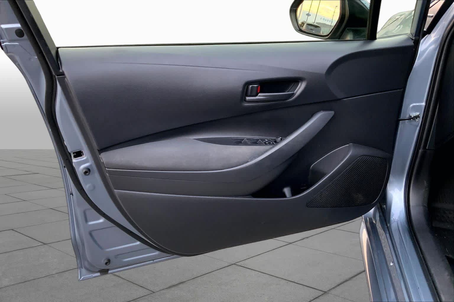 Used 2025 Toyota Corolla LE FWD image 19