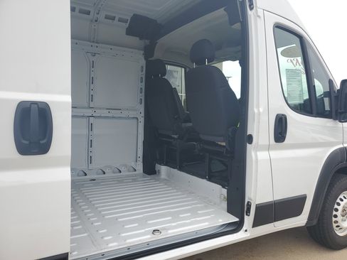 Used 2025 RAM ProMaster 2500 w/ Storage Group image 21