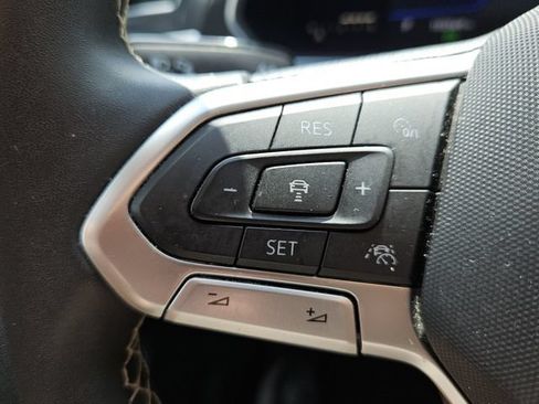 Used 2022 Volkswagen Tiguan SE FWD image 21