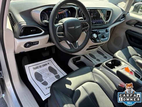 Used 2023 Chrysler Pacifica Touring-L AWD/4WD image 26