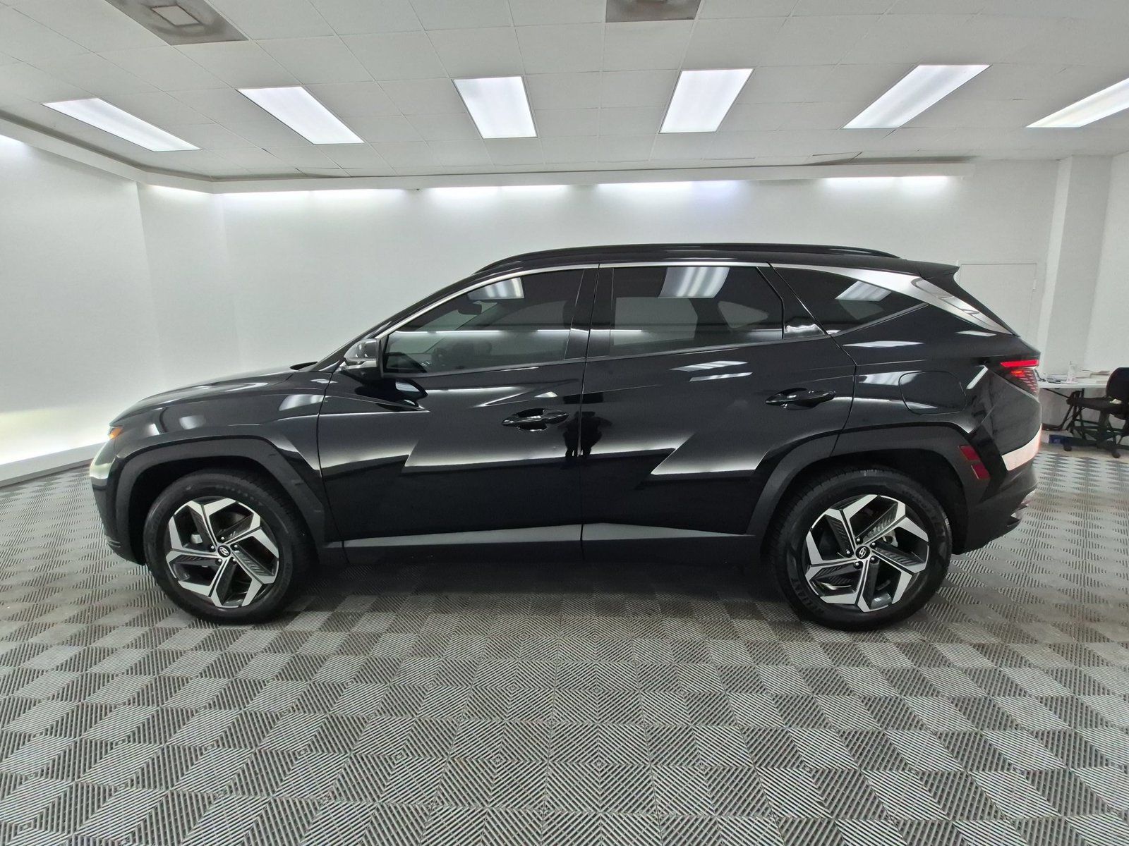 Used 2023 Hyundai Tucson Limited AWD/4WD image 2