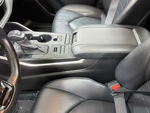 Used 2020 Toyota Highlander XLE AWD/4WD image 22