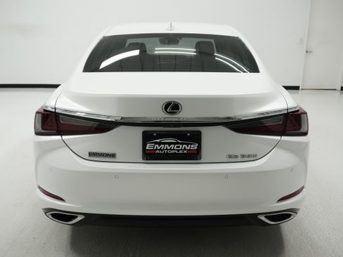 Used 2019 Lexus ES 350 w/ Luxury Package image 5
