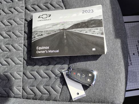 Used 2023 Chevrolet Equinox LT image 38