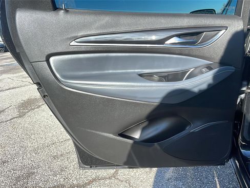 Used 2024 Buick Enclave Premium image 17