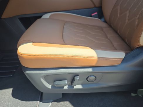 New 2026 Nissan Pathfinder Platinum FWD image 27