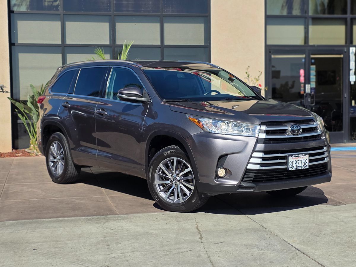 Used 2018 Toyota Highlander XLE FWD image 3