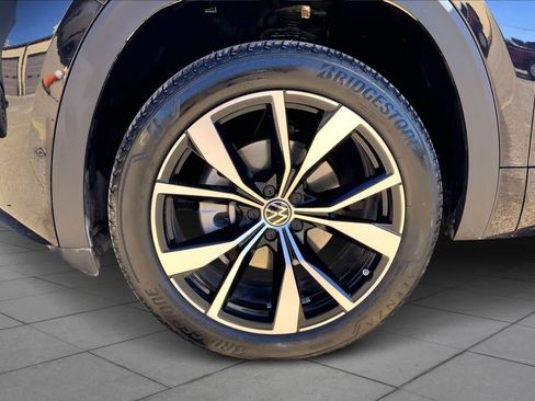 Used 2025 Volkswagen Atlas SEL Premium R-Line image 11