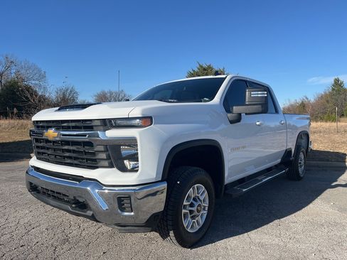 Used 2024 Chevrolet Silverado 2500 LT image 1