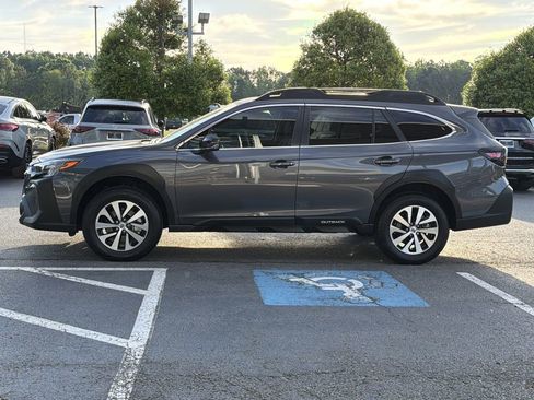 Used 2025 Subaru Outback Premium AWD/4WD image 6