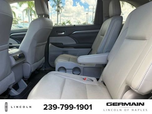 Used 2018 Toyota Highlander Limited Platinum AWD/4WD image 13