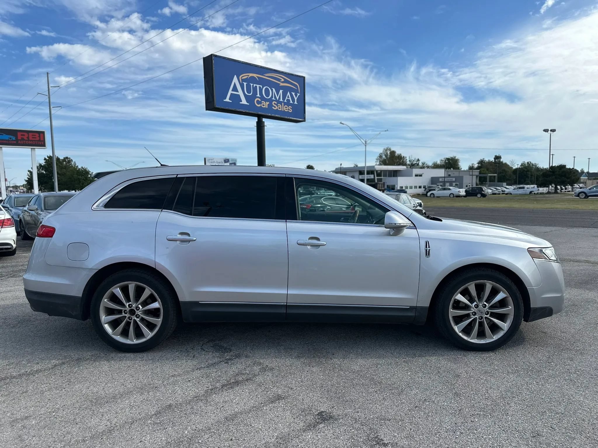 Used 2012 Lincoln MKT AWD image 5
