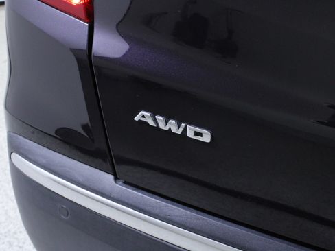 Used 2018 Cadillac XT5 Luxury w/ Driver Awareness Package image 10