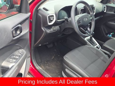 Used 2025 Hyundai Venue Limited FWD image 4