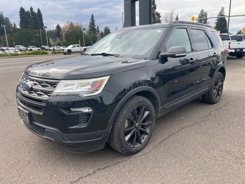 Used 2019 Ford Explorer XLT w/ Equipment Group 202A image 2