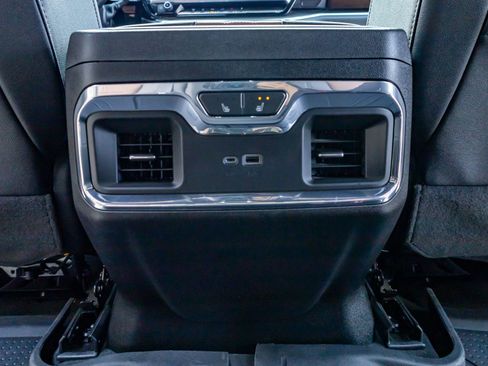 Used 2024 Chevrolet Silverado 3500 High Country w/ High Country Premium Package image 33