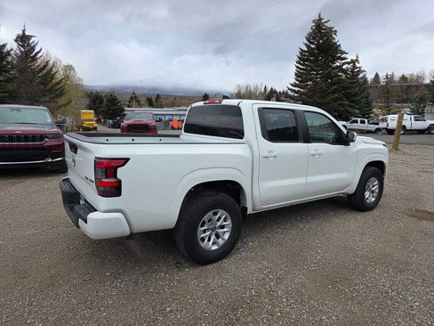 Used 2024 Nissan Frontier SV image 8