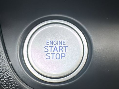 Used 2025 Hyundai Elantra Limited image 24