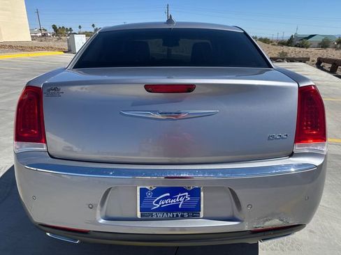 Used 2015 Chrysler 300 Limited w/ Driver Convenience Group RWD image 4
