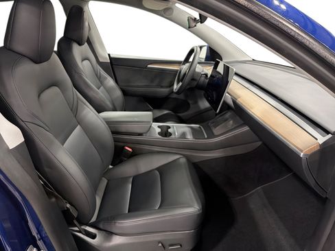 Certified 2023 Tesla Model Y Long Range AWD/4WD image 13