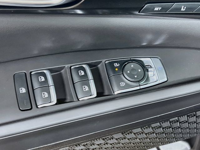 New 2027 Kia Carnival SX w/ Dark Edition Package FWD image 18