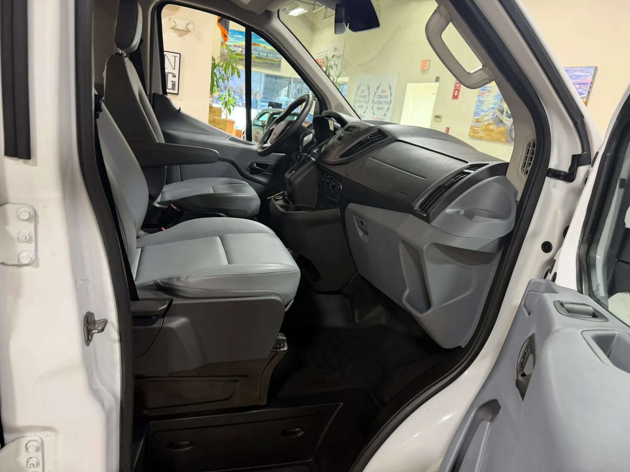 Used 2018 Ford Transit 150 XL RWD image 32