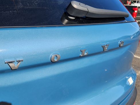 Used 2023 Volvo XC40 Recharge Ultimate image 19