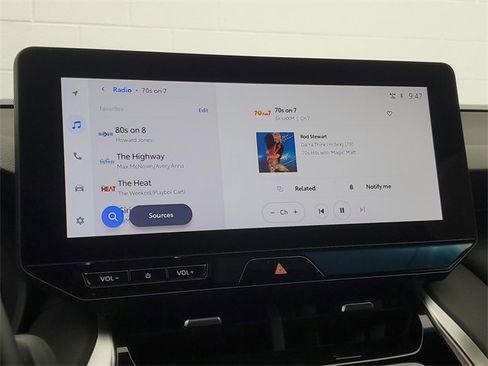 Used 2024 Toyota Venza XLE image 28