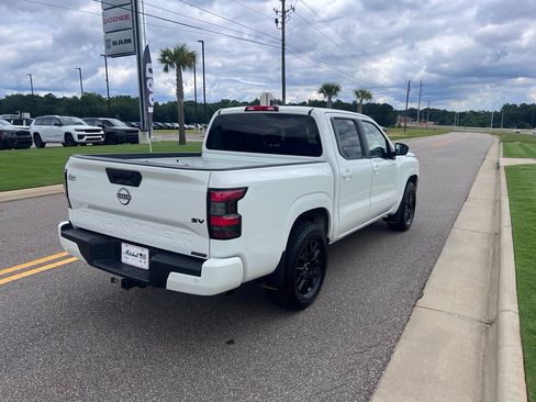 Used 2023 Nissan Frontier SV w/ Midnight Edition Package RWD image 5