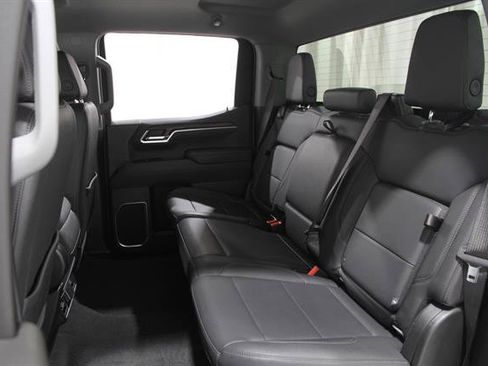 Used 2025 GMC Sierra 1500 SLT AWD/4WD image 18