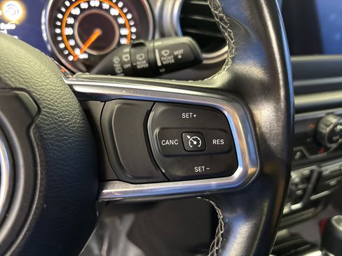 Used 2020 Jeep Wrangler Unlimited Sahara AWD/4WD image 15