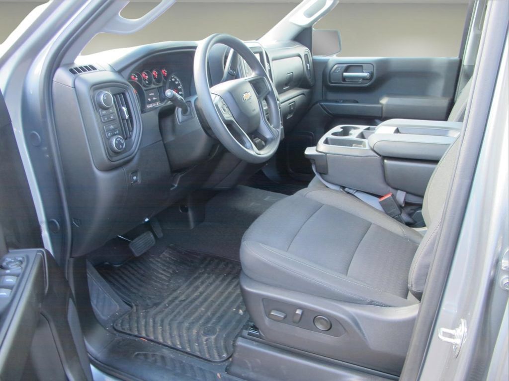 Used 2026 Chevrolet Silverado 1500 Custom AWD/4WD image 9