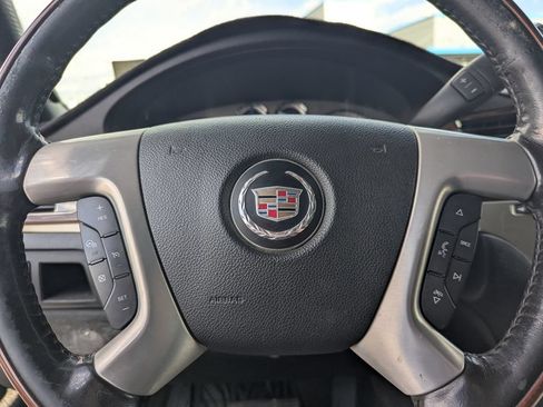 Used 2013 Cadillac Escalade Luxury AWD/4WD image 19