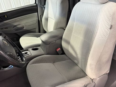 Used 2010 Toyota Tacoma PreRunner RWD image 9