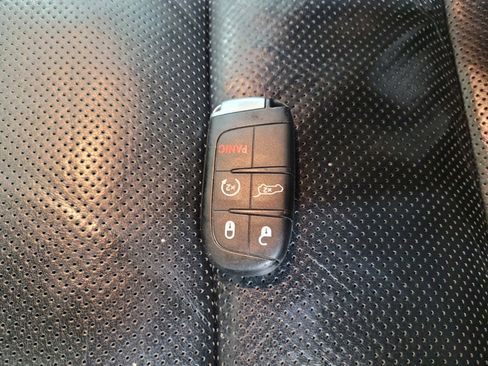 Used 2021 Jeep Grand Cherokee Limited w/ Luxury Group II AWD/4WD image 32