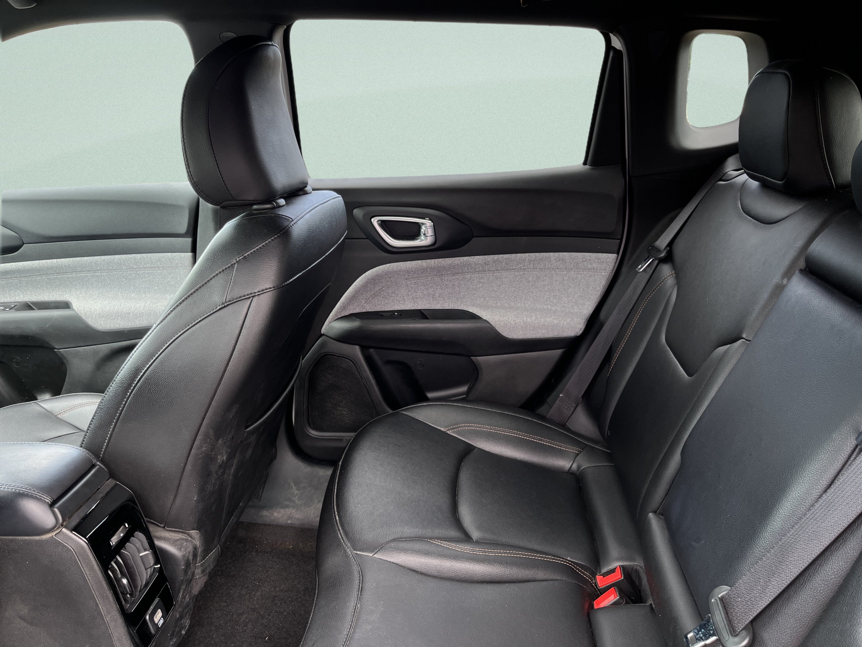 Used 2024 Jeep Compass Latitude AWD/4WD image 21