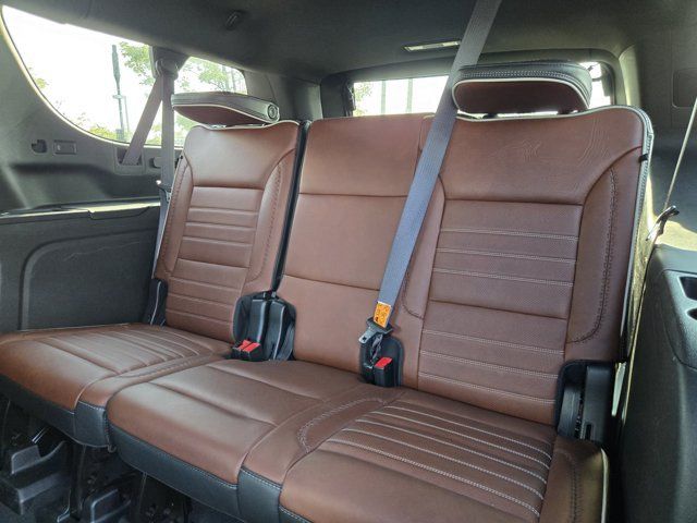Used 2023 GMC Yukon XL Denali Ultimate AWD/4WD image 13