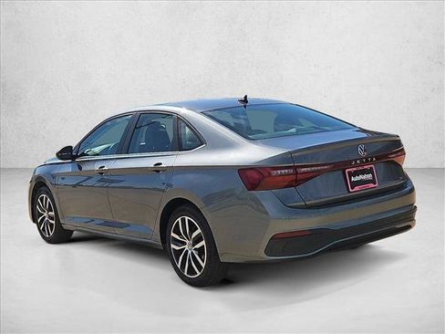 Used 2025 Volkswagen Jetta SE FWD image 7