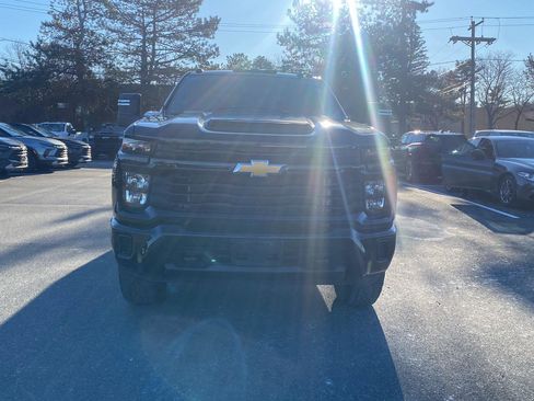 Used 2024 Chevrolet Silverado 2500 Custom w/ Custom Value Package image 2