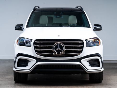 Used 2025 Mercedes-Benz GLS 450 4MATIC image 2
