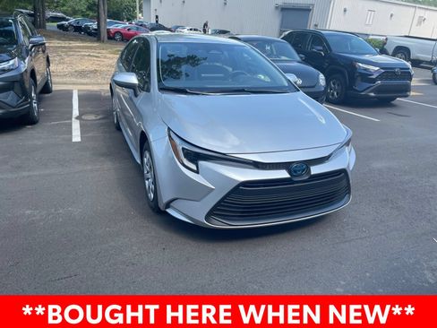 Used 2025 Toyota Corolla LE w/ Convenience Package FWD image 3