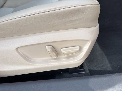 Used 2020 Toyota Camry XLE image 13