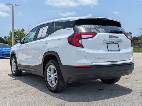 Used 2024 GMC Terrain SLE FWD image 7