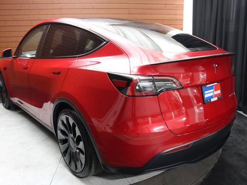 Used 2023 Tesla Model Y Performance image 9