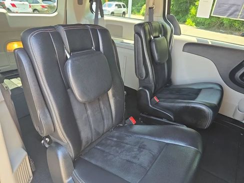 Used 2018 Dodge Grand Caravan SXT FWD image 37