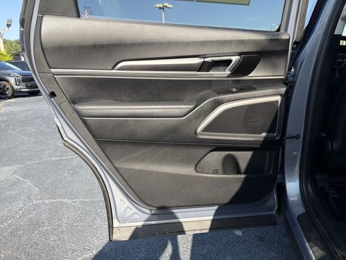 Used 2023 Kia Telluride S AWD/4WD image 19